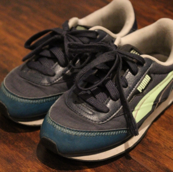 2/$25 🏷 Puma Navy Blue & Teal Tie Sneakers Size 1Y - Picture 2 of 4